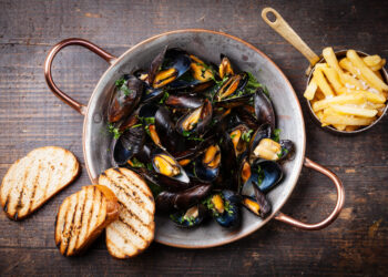 Midijos – ne tik restorane: garsus šefas atskleidė, kaip išsirinkti ir namuose pagaminti klasikinį moliuskų patiekalą