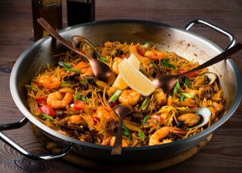 Paelijos dienos proga – patarimai, kaip išsirinkti jūros gėrybes katalonietiškai fiestai: vakarienė asmeniui nekainuos nė 3 eurų