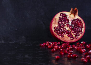 Šįvakar šis vaisius atsidurs ant milijonų stalų visame pasaulyje – kuo ypatingas granatas?