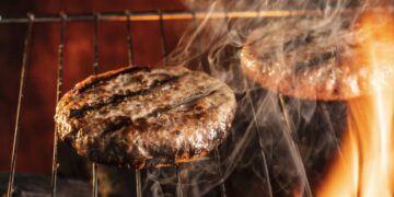 Kepsnių ekspertas atkreipia dėmesį į mėsainio kepimo eigą: dažnas ją supainioja