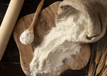 Ruošiantis Velykų kepiniams – miltų atmintinė: kodėl vieni tinka biskvitui, o mielinėms bandelėms geriau rinktis kitus?