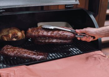 Kalėdų stalui – šonkauliukai: skirtingų pasaulio šalių įkvėpti receptai