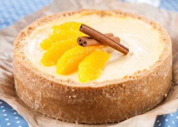 Artėjant sūrio mylėtojų dienai išsikepkite su juo apelsinais kvepiantį pyragą (receptas)