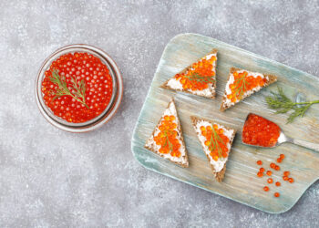 Elegantiškos šventinės vakarienės žvaigždė – ikrai: dietologė atsakė, kodėl juos verta įtraukti į meniu