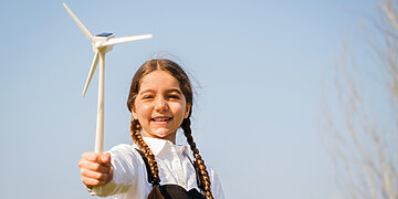 Apklausa: kas penktas, pasirinkęs žaliąją elektros energiją, norėjo būti pavyzdžiu savo vaikams ir anūkams