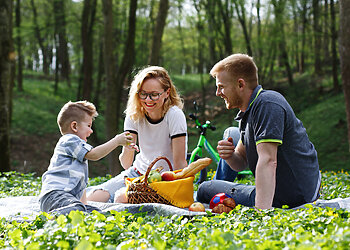 Įsibėgėjant pavasariui, keliamės į lauką: patarimai, kaip surengti įsimintiną iškylą
