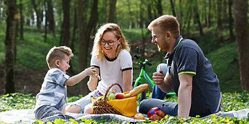Įsibėgėjant pavasariui, keliamės į lauką: patarimai, kaip surengti įsimintiną iškylą