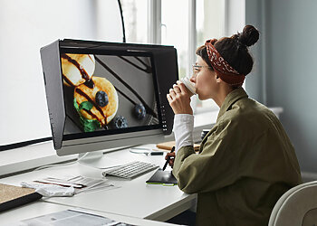 „Adobe Photoshop“ turės daugiau dirbtinio intelekto funkcijų, paremtų „Firefly Image 3“ modeliu