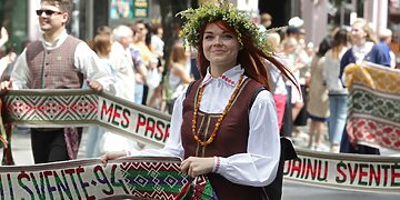 Šimtmečio dainų šventės žygis atkeliauja į Plungę