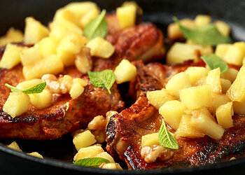 Skonių receptorius stulbinantys grilio skoniai: skirtingi pigūs marinatai atskleis vis kitokį mėsos skonį