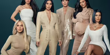 Griežtos Kardashianų filmavimo taisyklės – lėktuve be batų ir įspūdingi finansai