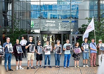 Vilniuje surengtas piketas dėl nukabintos atminimo lentos K. Škirpai