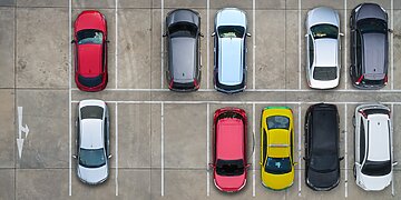 Prislopusi iš tinklo įkraunamų hibridų banga grįžta: kuo vairuotojus vilioja gamintojai?