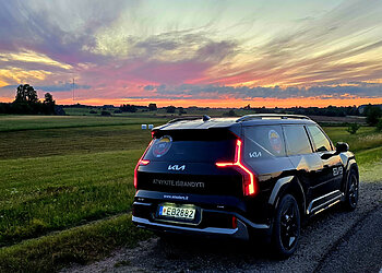 Dviem elektromobiliais žymiai pagerino važiavimo aplink Lietuvą rekordą