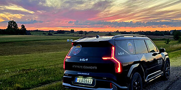 Dviem elektromobiliais žymiai pagerino važiavimo aplink Lietuvą rekordą