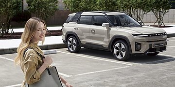 Kur gamintojai pešasi, pirkėjai laimi: elektromobiliai savo kaina jau konkuruoja su įprastais modeliais