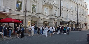 Pasaulyje garsus tinklaraštis „Yes Theory“ aiškinosi Vilniaus jaunimo laimės priežastis