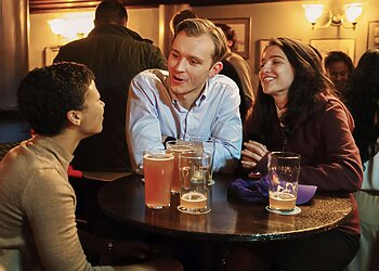 HBO serialas „Pramonė“ sugrįžta į žiūrovų ekranus – nauji veidai ir nauji finansų pasaulio iššūkiai