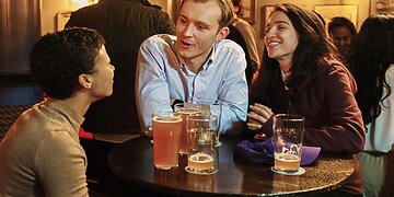 HBO serialas „Pramonė“ sugrįžta į žiūrovų ekranus – nauji veidai ir nauji finansų pasaulio iššūkiai