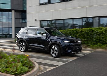 Automobilių elektrifikacija – šansas naujiems vardams, bet ar jie gali įgelti senbuviams?