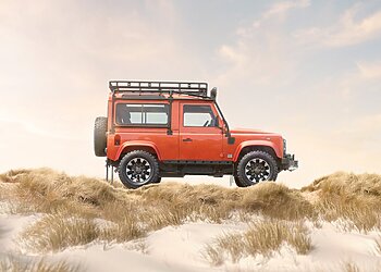 Ikona tapęs visureigis sugrįžta – gamintojai pristatė klasikinį „Defender V8“