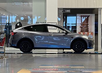 Vilniuje atsidarė pirmoji „Tesla“ parduotuvė, nors dar tik laikina