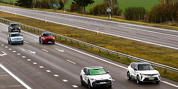 „Metų automobilio 2025“ elektromobilių testas: 200 km įveikė visi