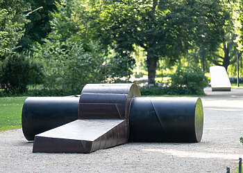 Menas po meno: „ArtVilnius’24“ dalyviai ir svečiai laukiami naktiniame galerijų festivalyje „Art After Hours“