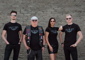 Roko grupė OUT OF CHAIN