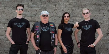 Roko grupė OUT OF CHAIN