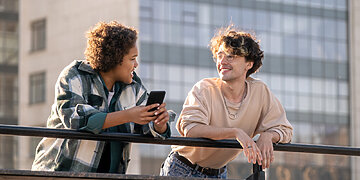 Atskleista, kokiais būdais jaunimas Lietuvoje bendrauja dažniausiai