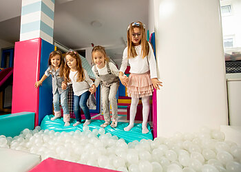 Vaikų žaidimų erdvėse su batutais – pažeidimai Visoje Lietuvoje