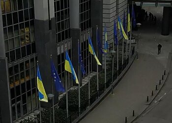 ES ir Ukrainos vėliavos