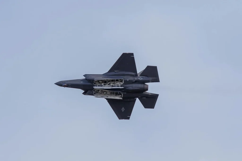 F35 