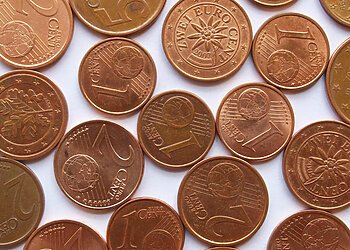Iš apyvartos bus išimtos 1 ir 2 euro centų monetos – atsiskaitant grynaisiais, sumos bus apvalinamos