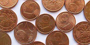 Iš apyvartos bus išimtos 1 ir 2 euro centų monetos – atsiskaitant grynaisiais, sumos bus apvalinamos