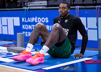 „Kicks“: A.Ebo KD sportbačių istorija, K. Žemaičio stilius ir L. Walkerio išskirtinumas