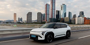 Elektromobilių vaidmuo keičiasi: biudžetinės klasės modeliai jau tinkami šeimai ir mieste, ir ilgose kelionėse