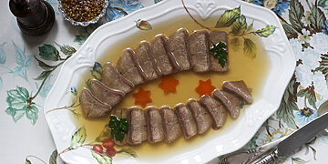 Jautienos liežuvis su gvazdikėliais: toks delikatesas nustebins svečius