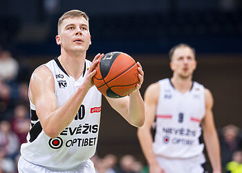 V. Kozys – apie R. Kurtinaičio muštrą, panašiu keliu žengiantį komandos draugą ir sėkmę jaunimo rinktinėse