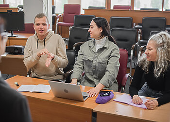 Noriu mokytis lietuvių kalbos. Kur galiu tai daryti nemokamai?