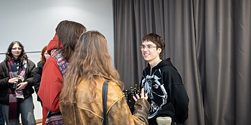 Free Finga Vilniuje atidarė „pop-up“ parduotuvę: pristatė vienetinių tvarių drabužių kolekciją ir siuntė svarbią žinutę