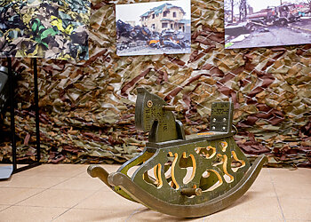 Vilniuje atverta unikali paroda: kviečia per meną pažvelgti į karo realybę