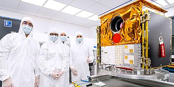 Į kosmosą su „SpaceX“ pakilo du Lietuvoje pagaminti palydovai: spręs ekologinę problemą