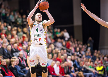 Keturis žaidėjus ilsinęs „Žalgiris“ per plauką išvengė kėdainiečių niukso