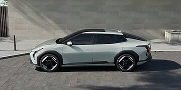 Prieš pasaulinę premjerą atskleista „Kia EV4“ išorė primenanti „Teslą“