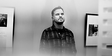 Fotografas Artūras Morozovas parodoje žvelgia į vaikus globojančių šeimų kasdienybę