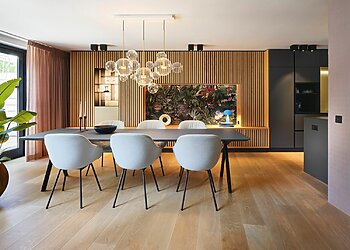 Išmanusis apšvietimas: kaip šviesa gali pakeisti atmosferą namuose