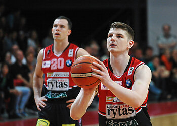 „Rytas“ sukirto rankomis su A. Gudaičiu