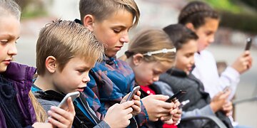 Vaikų saugumas: 5 telefono naudojimo taisyklės, kurias privalo žinoti tėvai